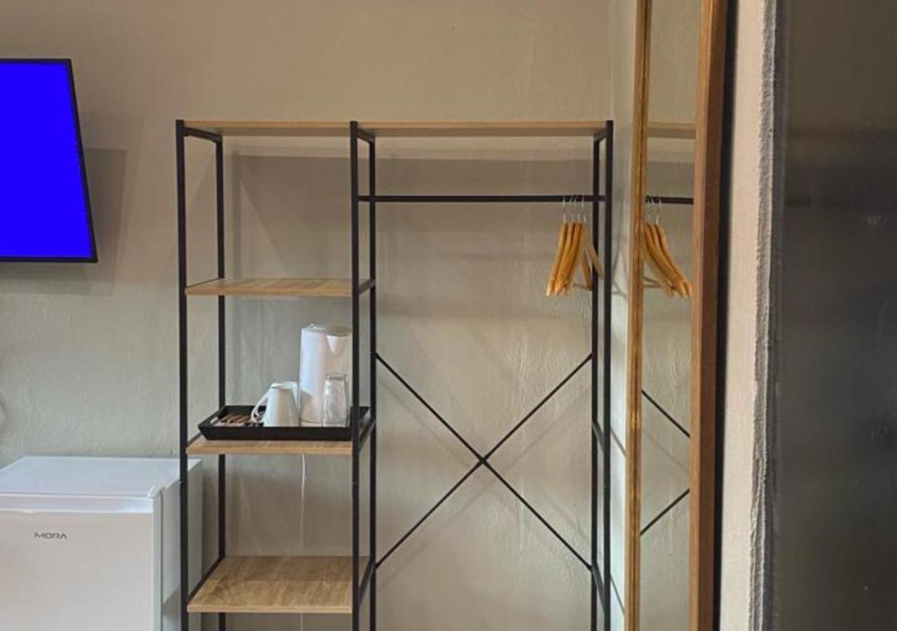 Bothabelo Bed And Breakfast พาลาบอร์วา ภายนอก รูปภาพ