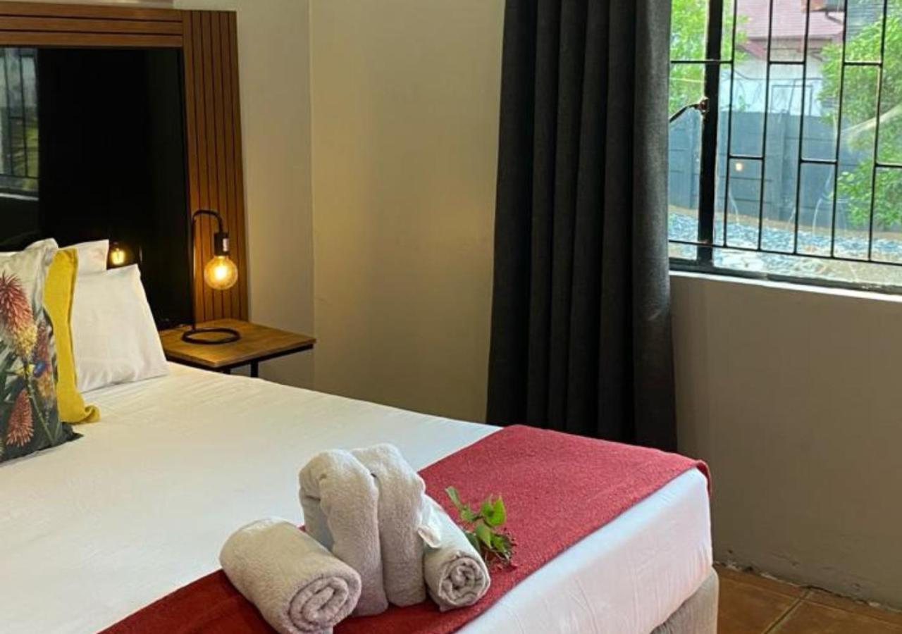 Bothabelo Bed And Breakfast พาลาบอร์วา ภายนอก รูปภาพ