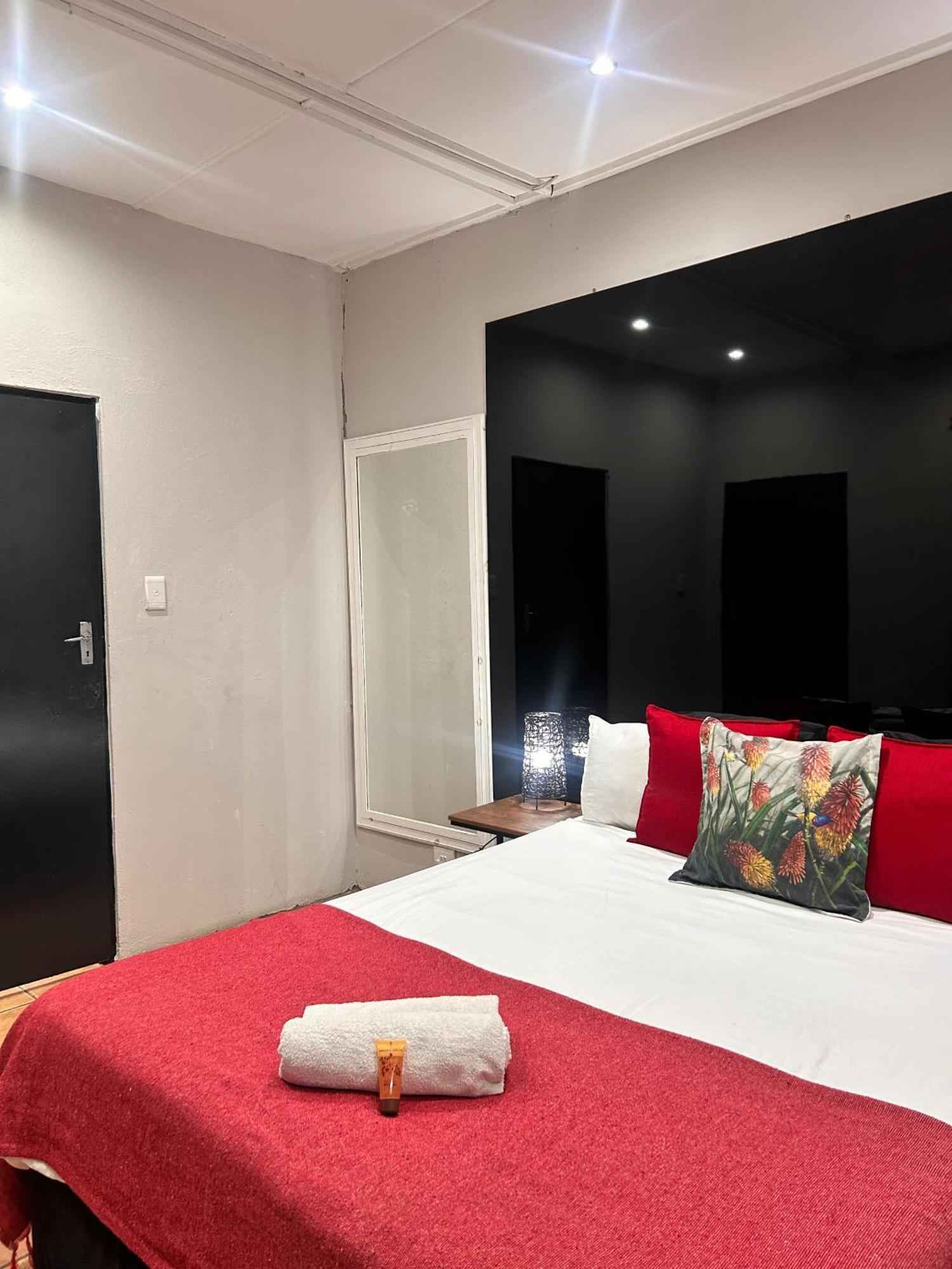 Bothabelo Bed And Breakfast พาลาบอร์วา ภายนอก รูปภาพ