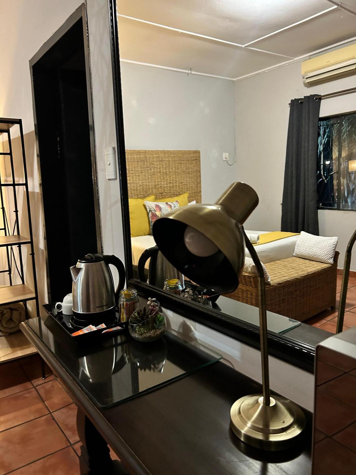 Bothabelo Bed And Breakfast พาลาบอร์วา ภายนอก รูปภาพ