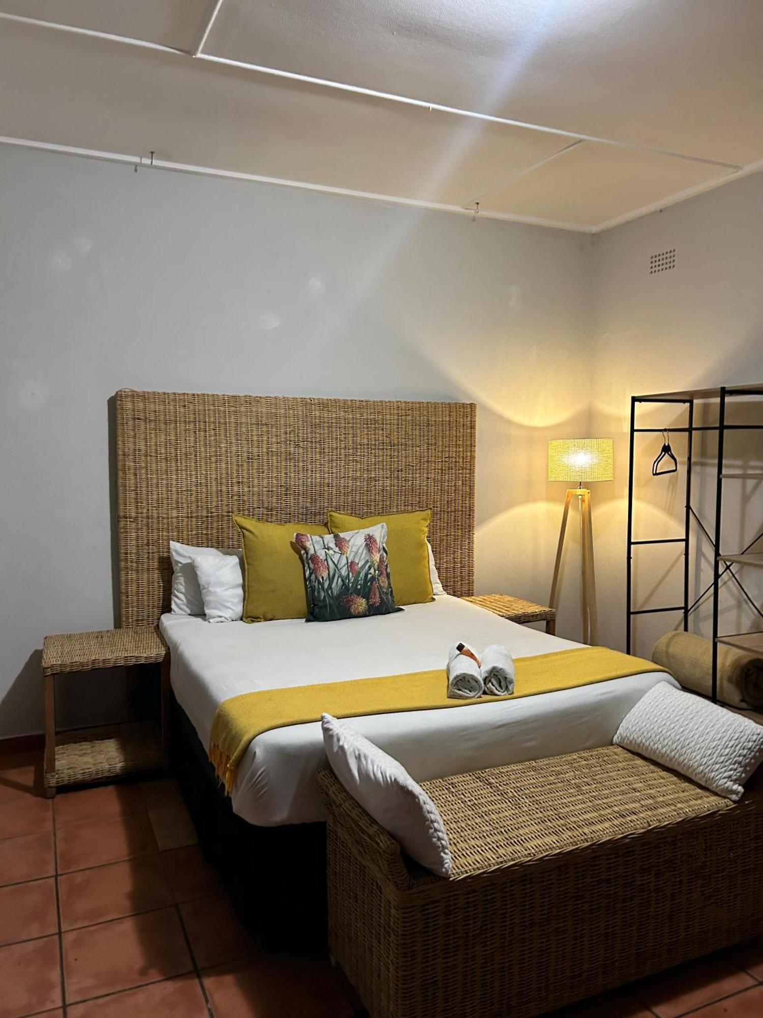 Bothabelo Bed And Breakfast พาลาบอร์วา ภายนอก รูปภาพ