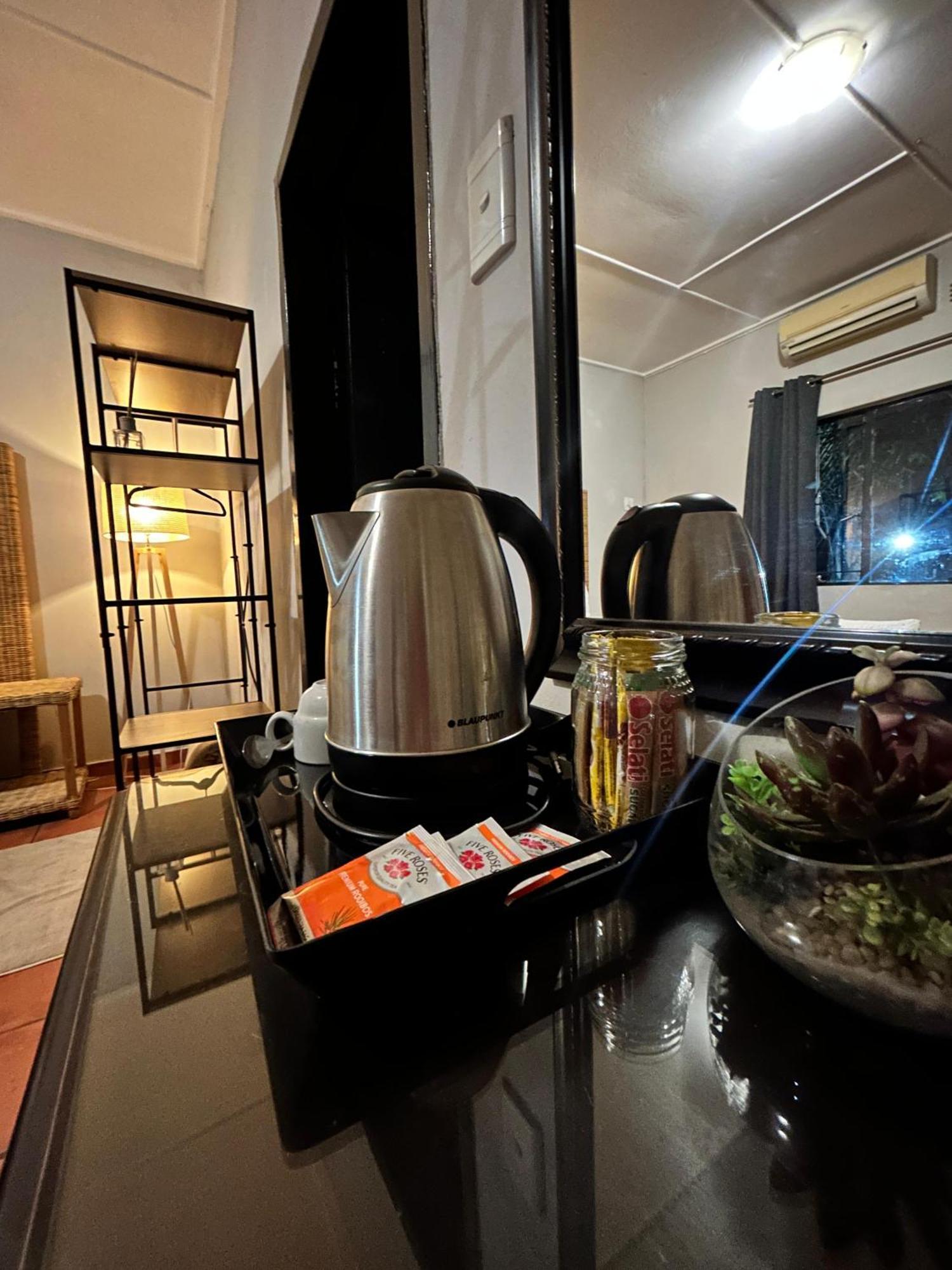 Bothabelo Bed And Breakfast พาลาบอร์วา ภายนอก รูปภาพ
