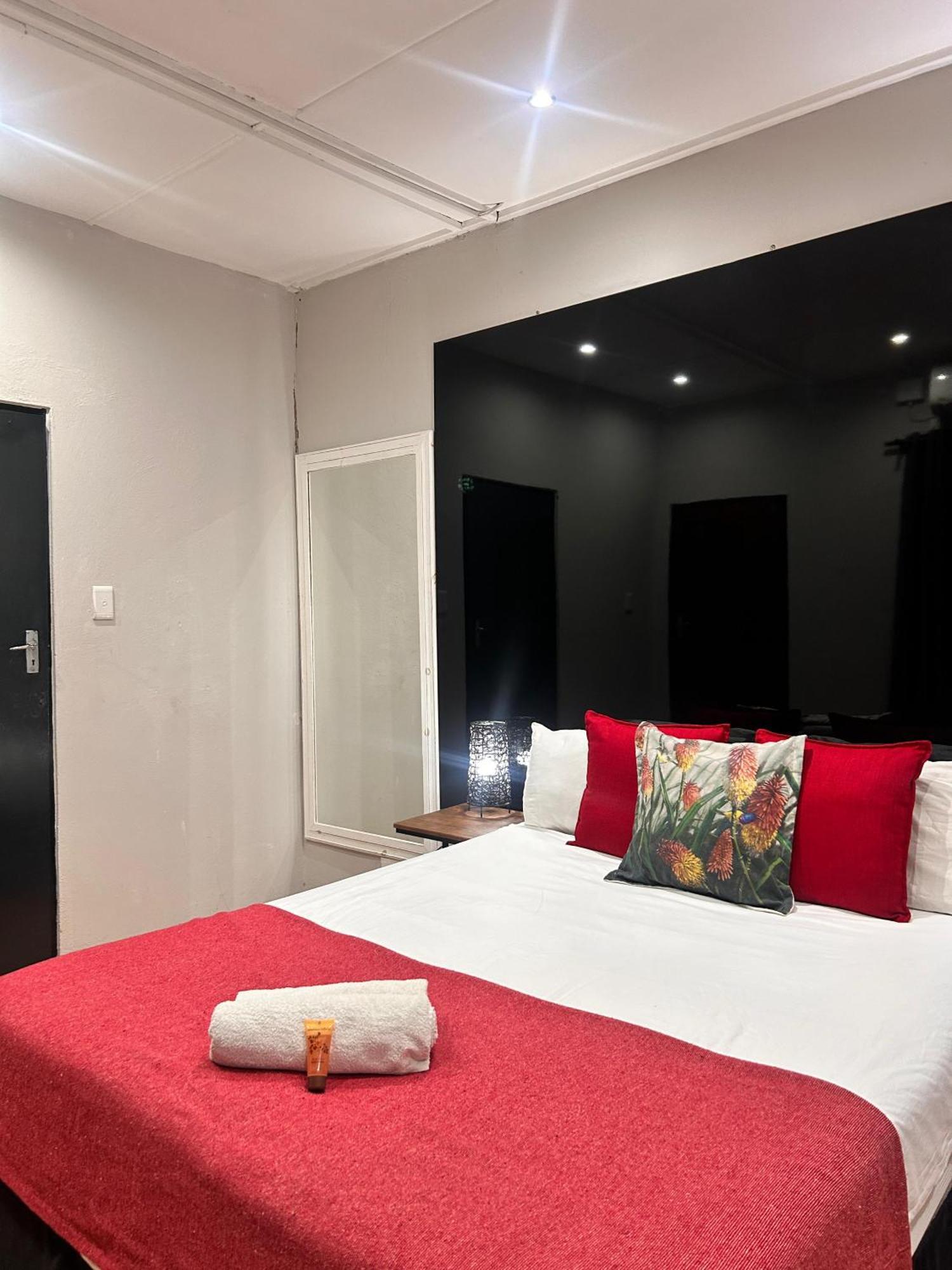 Bothabelo Bed And Breakfast พาลาบอร์วา ภายนอก รูปภาพ
