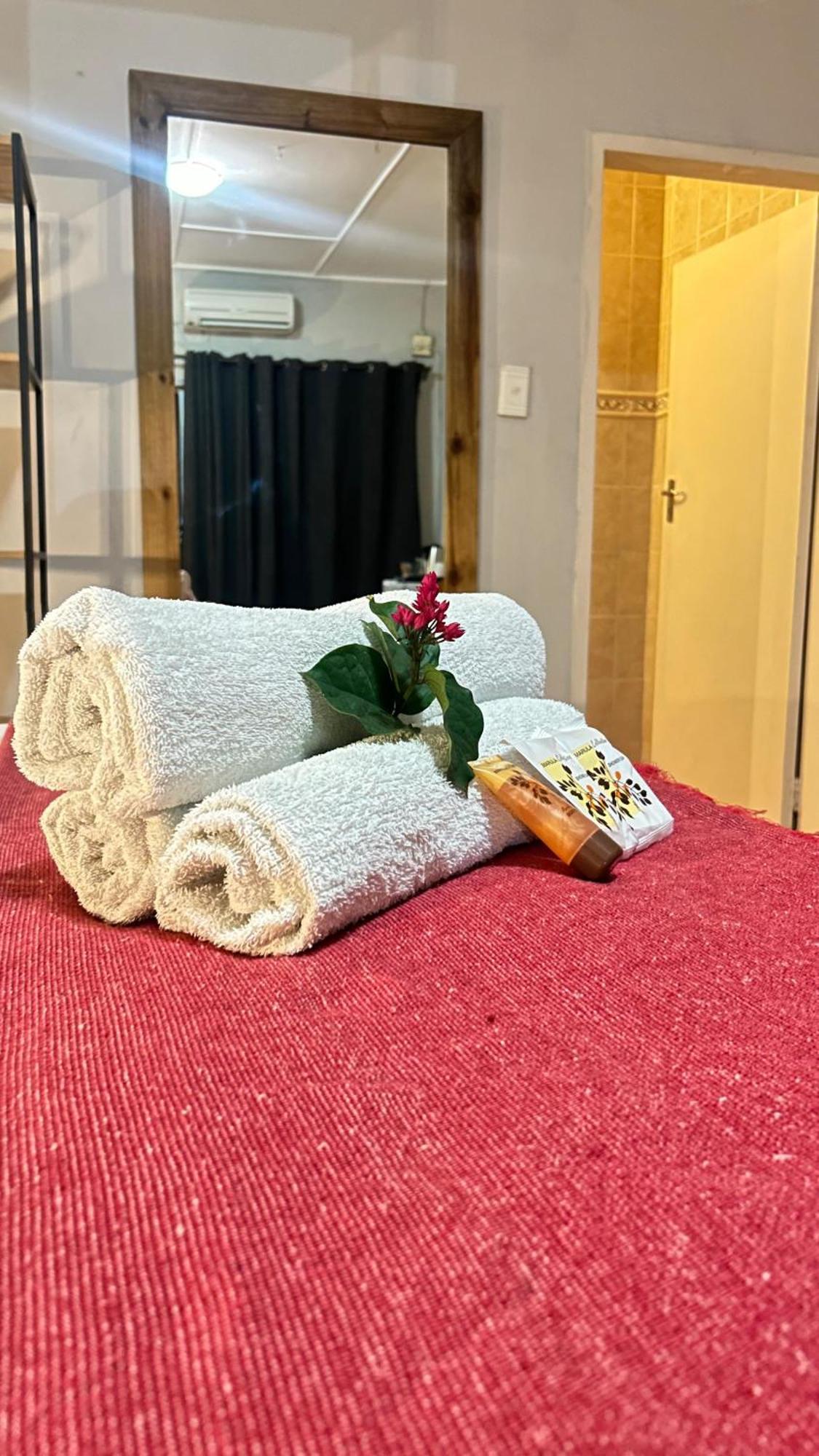 Bothabelo Bed And Breakfast พาลาบอร์วา ภายนอก รูปภาพ