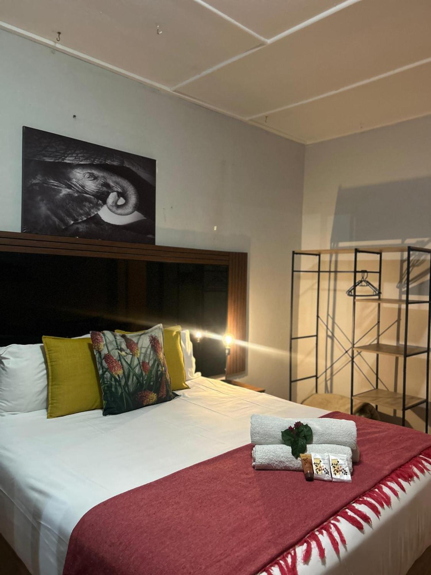 Bothabelo Bed And Breakfast พาลาบอร์วา ภายนอก รูปภาพ